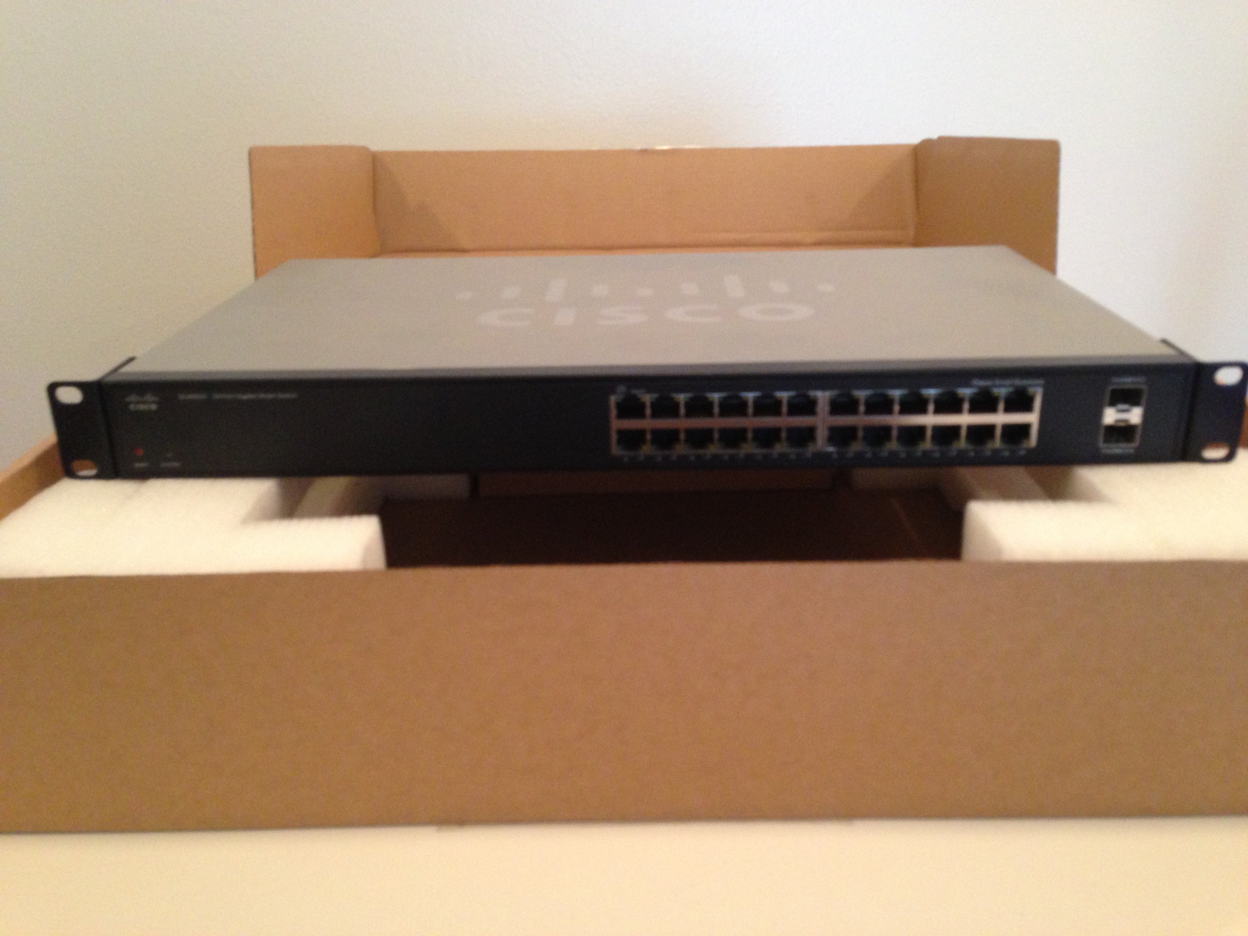 Amazon.com: Cisco SLM2024 24-Port 10/100/1000 Gigabit Smart Switch